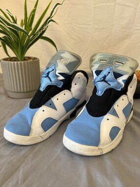 Air Jordan 6 Retro UNC Home Youth Size 2.5Y Blue White DV3605-410